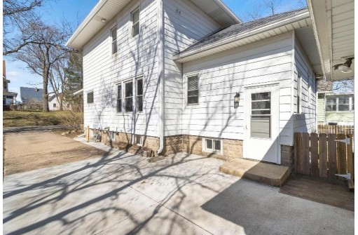 528 W Pleasant St, Portage, WI 53901