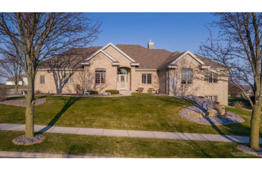 1605 Charleston Circle, Waunakee, WI 53597