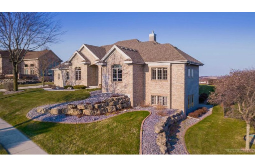 1605 Charleston Circle, Waunakee, WI 53597