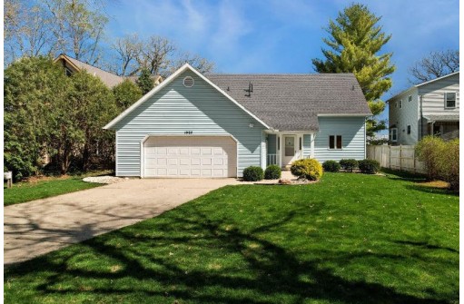 1932 Barber Drive, Stoughton, WI 53589