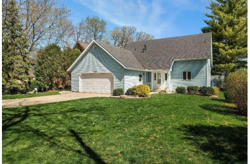 1932 Barber Drive, Stoughton, WI 53589