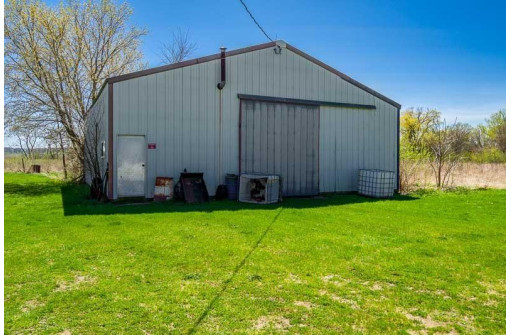 17427 W Douglas Rd, Brodhead, WI 53520