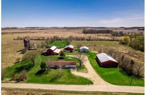 17427 W Douglas Rd, Brodhead, WI 53520