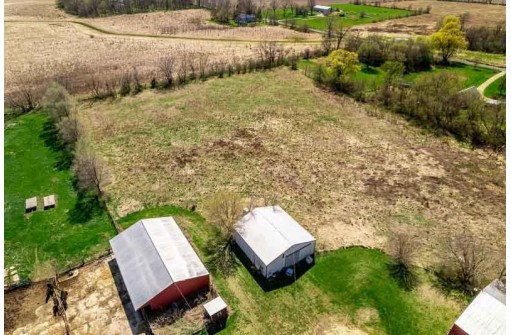 17427 W Douglas Rd, Brodhead, WI 53520