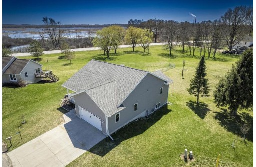 N6743 Clover Ln, Pardeeville, WI 53954