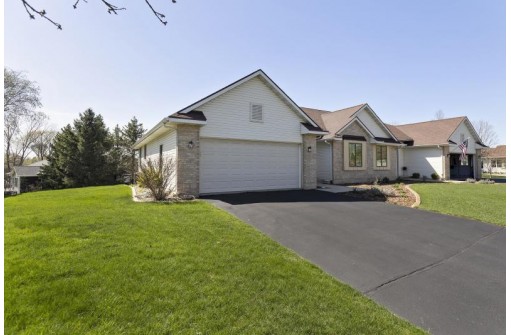 1602 Stacy Ln, Fort Atkinson, WI 53538-2842