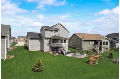 414 Burnt Sienna Dr, Middleton, WI 53562