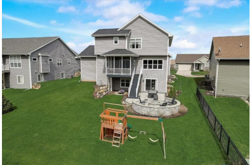 414 Burnt Sienna Dr, Middleton, WI 53562