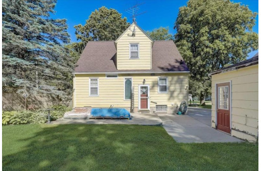 229 Jefferson St, Johnson Creek, WI 53038