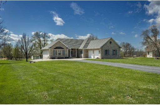 W8365 Bedrock Rd, Portage, WI 53901