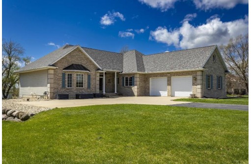 W8365 Bedrock Rd, Portage, WI 53901