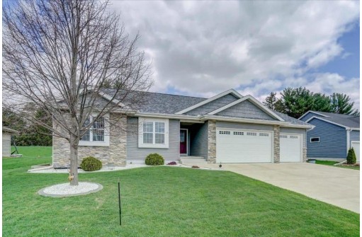 4358 Memorial Circle, Windsor, WI 53598