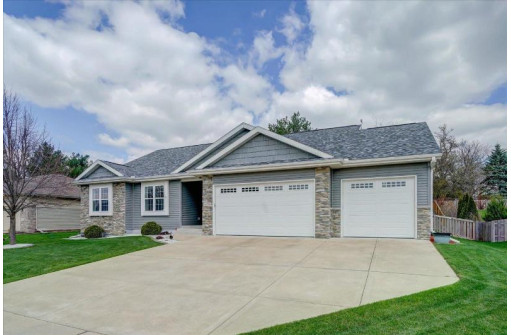 4358 Memorial Circle, Windsor, WI 53598