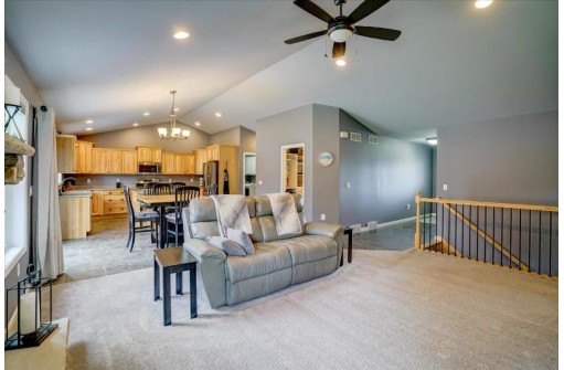 4358 Memorial Circle, Windsor, WI 53598