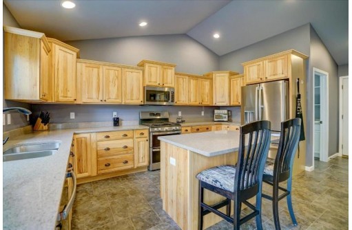 4358 Memorial Circle, Windsor, WI 53598