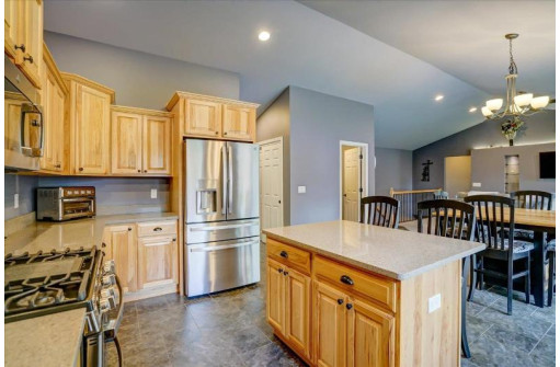 4358 Memorial Circle, Windsor, WI 53598