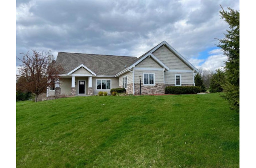 1365 Connemara Ln, Oregon, WI 53575