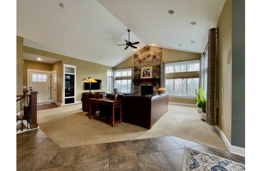 1365 Connemara Ln, Oregon, WI 53575