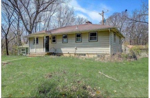 E2909 W Laudon Rd, Lone Rock, WI 53556