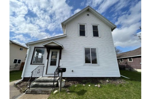 117 E Burns St, Portage, WI 53901