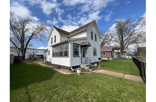 117 E Burns St, Portage, WI 53901