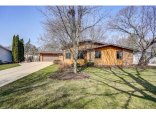 5314 Arapahoe Lane Madison, WI 53704-1002