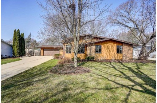 5314 Arapahoe Lane, Madison, WI 53704-1002