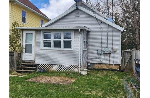 207 7th Ave, Baraboo, WI 53913