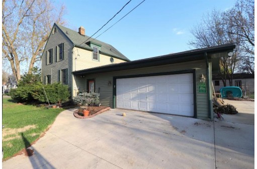 1302 Center Avenue, Janesville, WI 53546