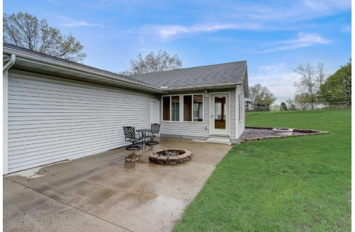 N6421 Raven Road, Pardeeville, WI 53954