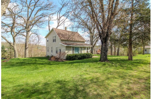 N4254 Sleepy Hollow Rd, Cambridge, WI 53523