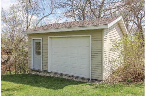 N4254 Sleepy Hollow Rd, Cambridge, WI 53523