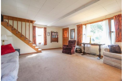 N4254 Sleepy Hollow Rd, Cambridge, WI 53523