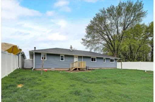 N1859 Blackhawk Island Road, Fort Atkinson, WI 53538