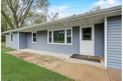 N1859 Blackhawk Island Road, Fort Atkinson, WI 53538