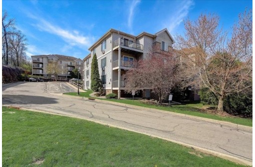 7201 Mid Town Road 111, Madison, WI 53719