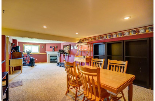 3058 Edmonton Dr, Sun Prairie, WI 53590