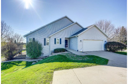 3058 Edmonton Dr, Sun Prairie, WI 53590