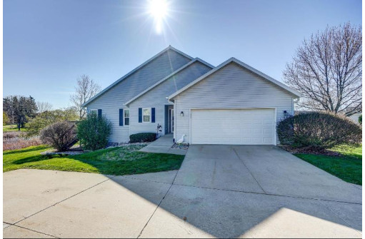 3058 Edmonton Dr, Sun Prairie, WI 53590