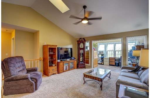 3058 Edmonton Dr, Sun Prairie, WI 53590