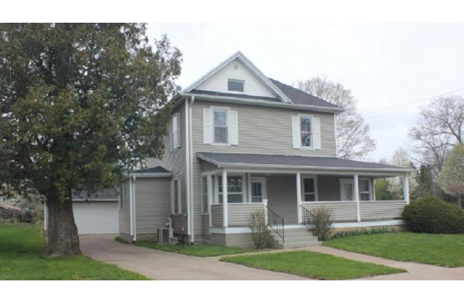 410 N 2nd St, Platteville, WI 53818