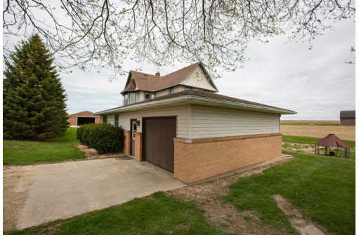 8124 Stage Rd, Lancaster, WI 53813