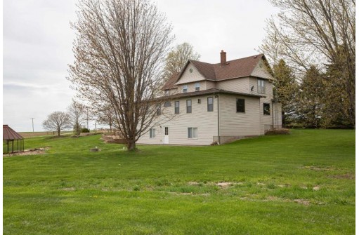 8124 Stage Rd, Lancaster, WI 53813