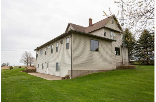 8124 Stage Rd, Lancaster, WI 53813