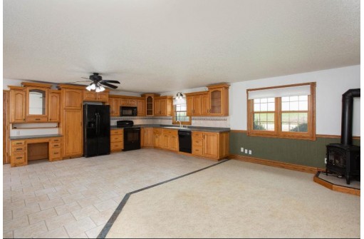 8124 Stage Rd, Lancaster, WI 53813