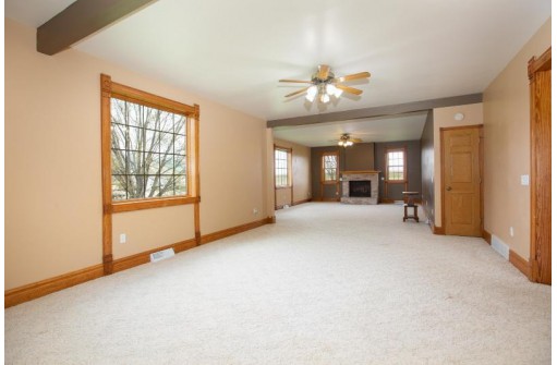 8124 Stage Rd, Lancaster, WI 53813