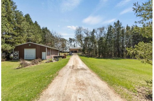 W2423 Palmer Rd, Fall River, WI 53932