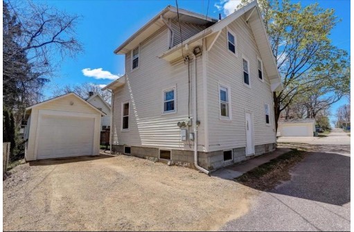 808 East Street, Baraboo, WI 53913