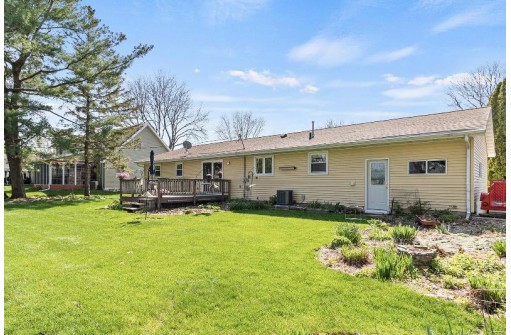 400 Raymond Road, Waunakee, WI 53597