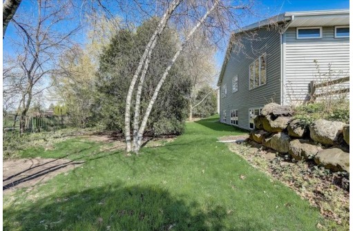 5910 Juniper Rdg, McFarland, WI 53558